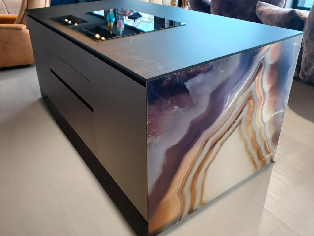 03 Alzari Showroom